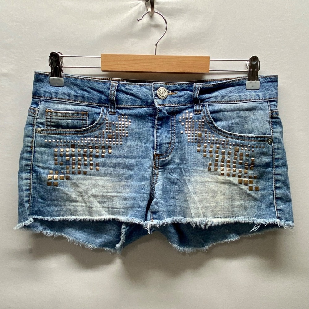 LEI Ashley Denim Shorts Women's 9 Blue Raw Hem Low Rise Gold Rivets Stretch Y2K